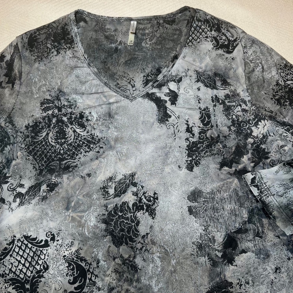 Y2K White Stag Womens Grey Black Damask Floral Metallic V-Neck 3/4 Sleeve Large